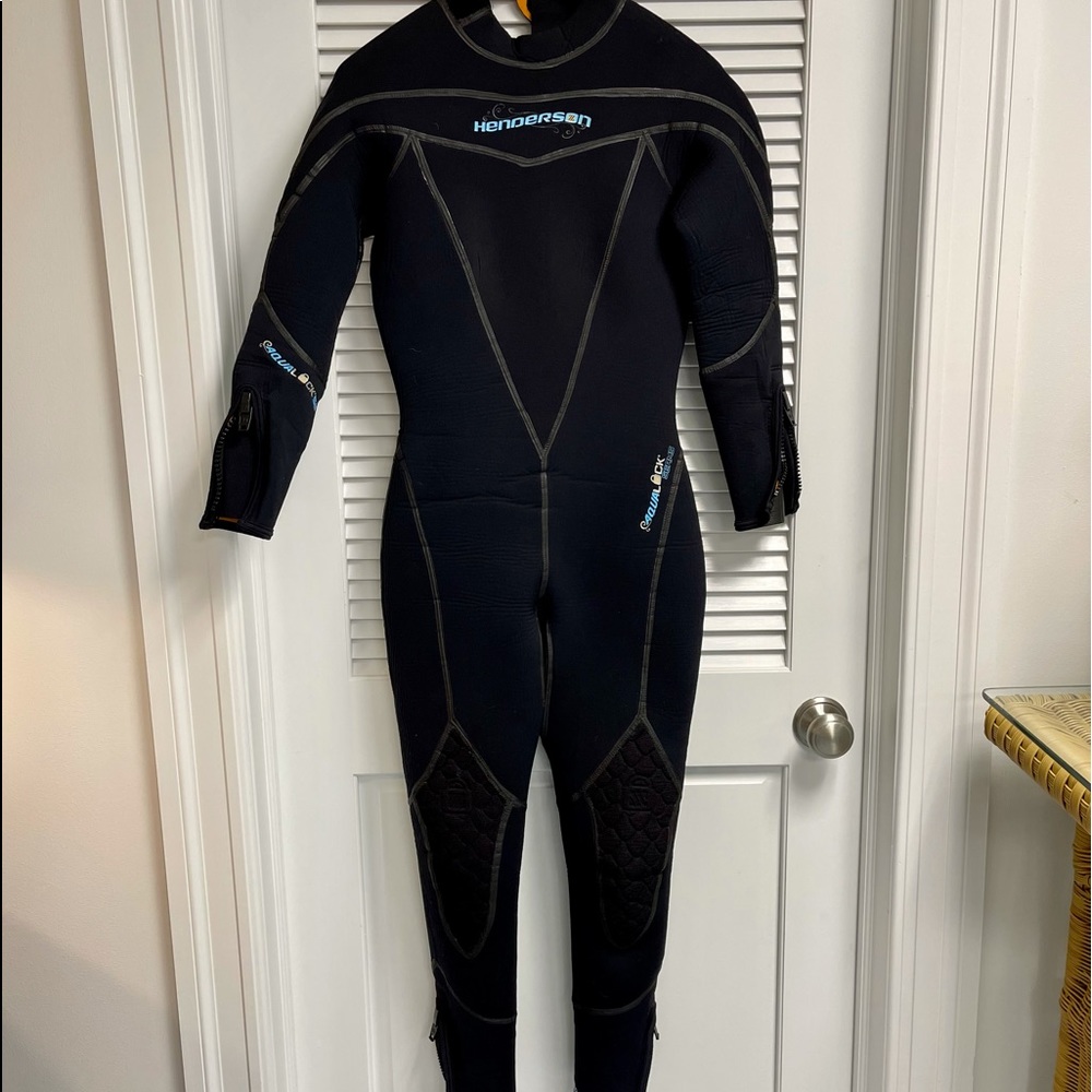 Henderson wetsuit size 6